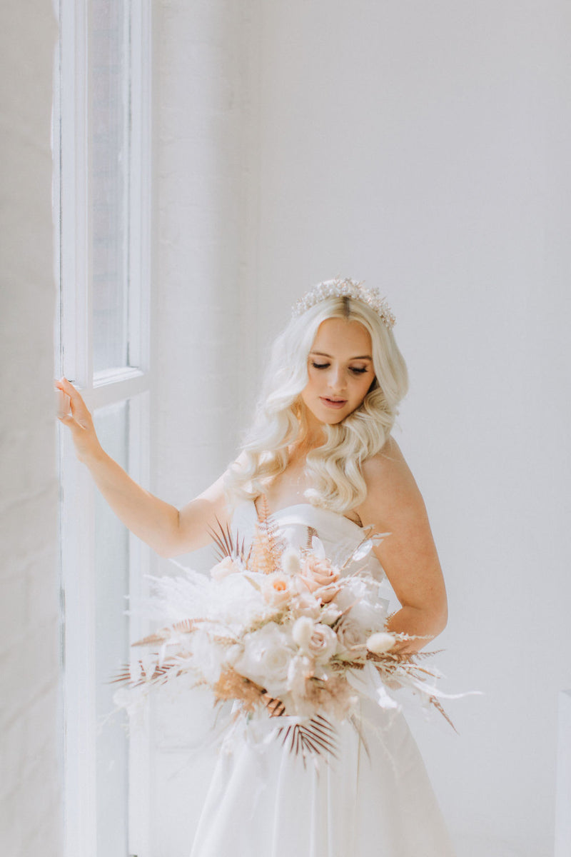 All neutral bridal bouquet 